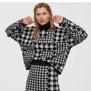 H & M Houndstooth Turtleneck Black White Size Medium Sweater Top
